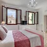 Accademia opera deluxe